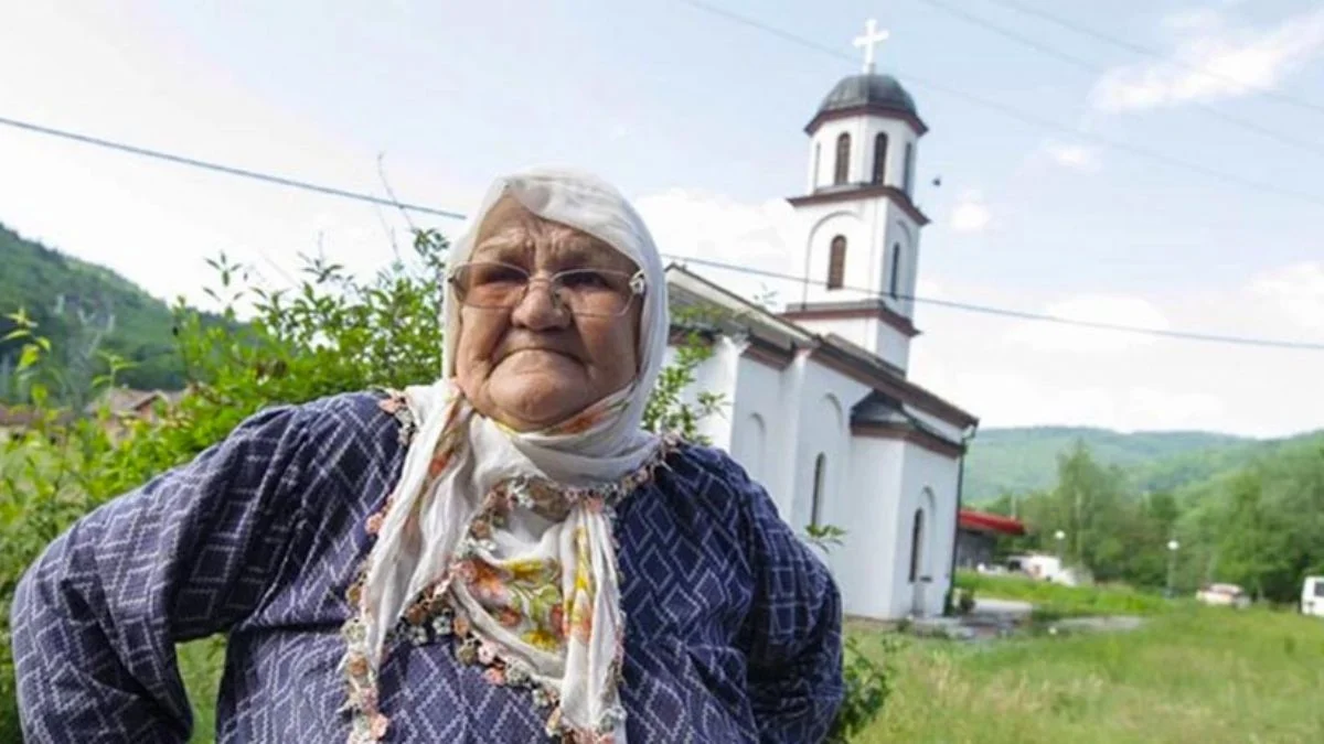 Boşnak ninenin bahçesine izinsiz yapılan kilise yıkıldı