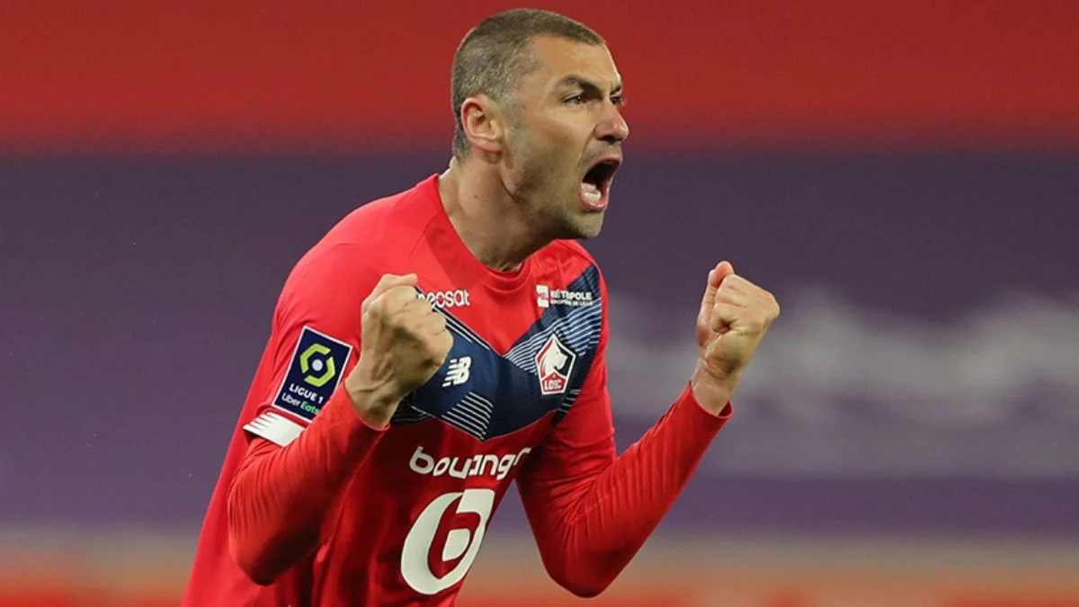 Burak Yılmaz, Lille'de sezonun futbolcusu seçildi
