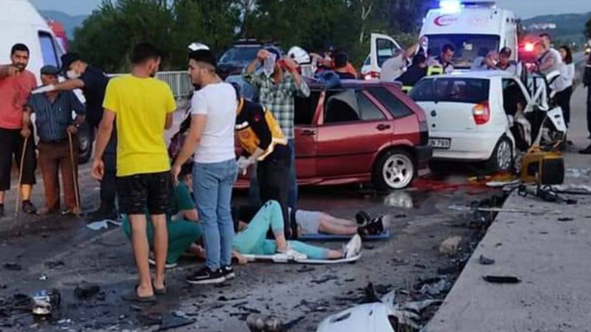 Çanakkale'de feci kaza: 3 ölü, 5 yaralı