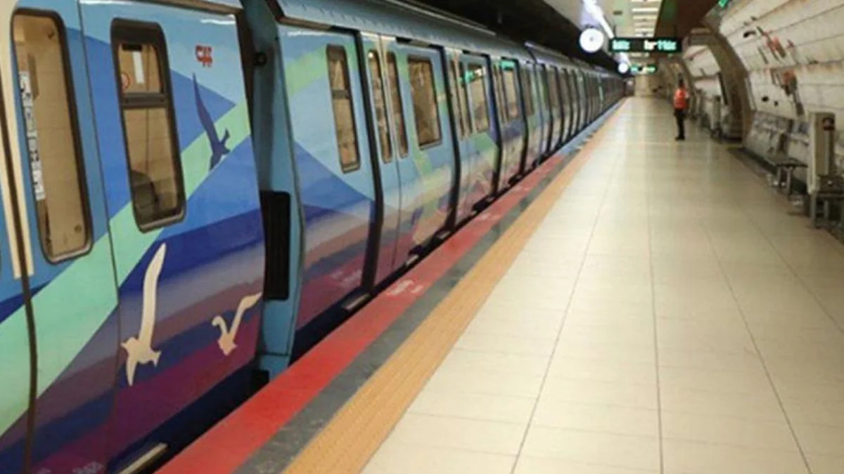 İstanbul'da metro seferleri teknik arıza nedeniyle durduruldu