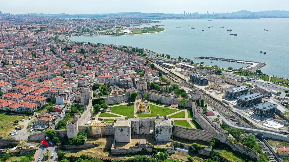 İstanbul'un en eski mescidinin temeli bulundu