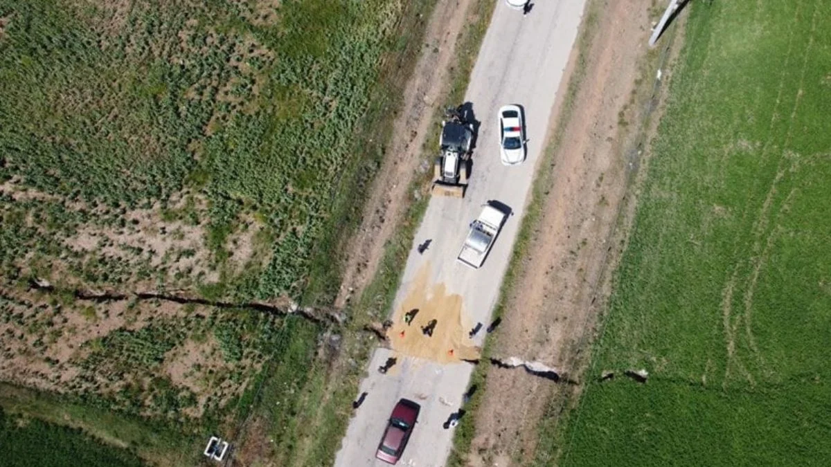 Korkutan görüntü! 1 kilometre uzunluğunda yarık oluştu