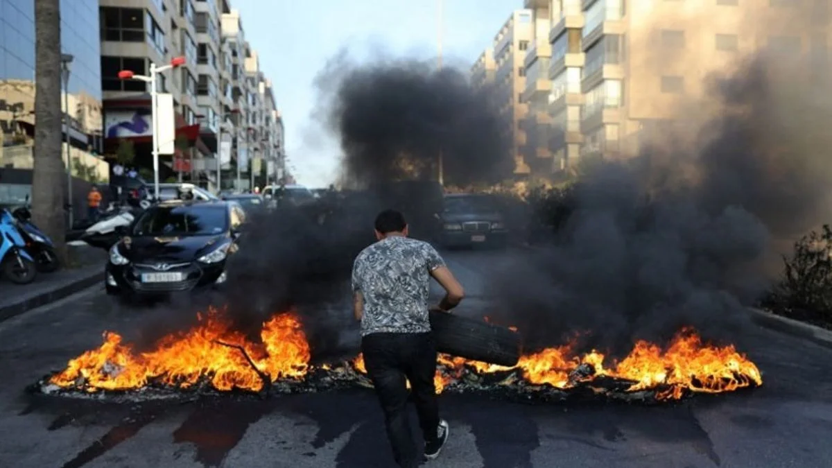 Lübnan'da ''hayat pahalılığı'' protestosu: Göstericiler yolları trafiğe kapattı