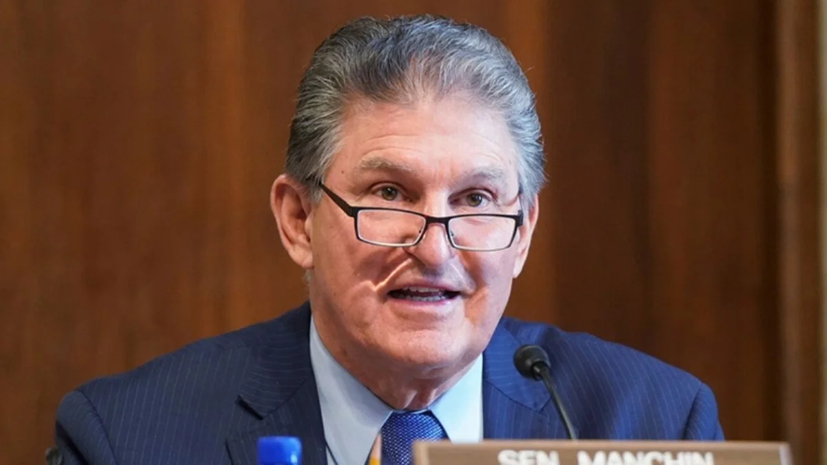 Manchin'den Demokratlar'ın seçim yasası planına darbe