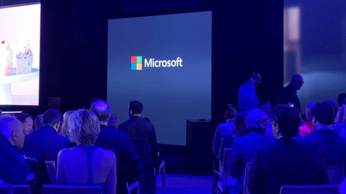 Microsoft, 11 dakikalık paylaştığı video ile Windows 11'e göz kırptı: Windows 11 geliyor mu?