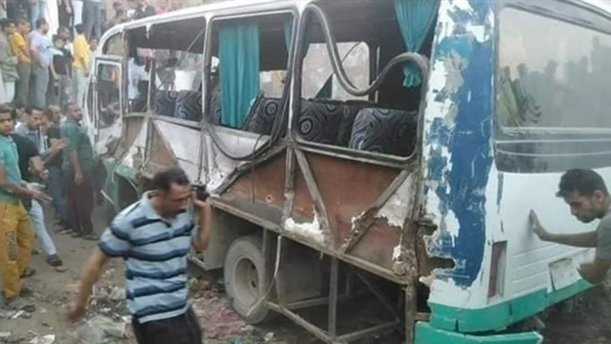 Mısır'da tren ile otobüs çarpıştı: Ölü ve yaralılar var
