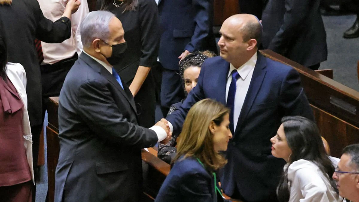 Netanyahu başbakanlık görevini Bennett'e teslim etti