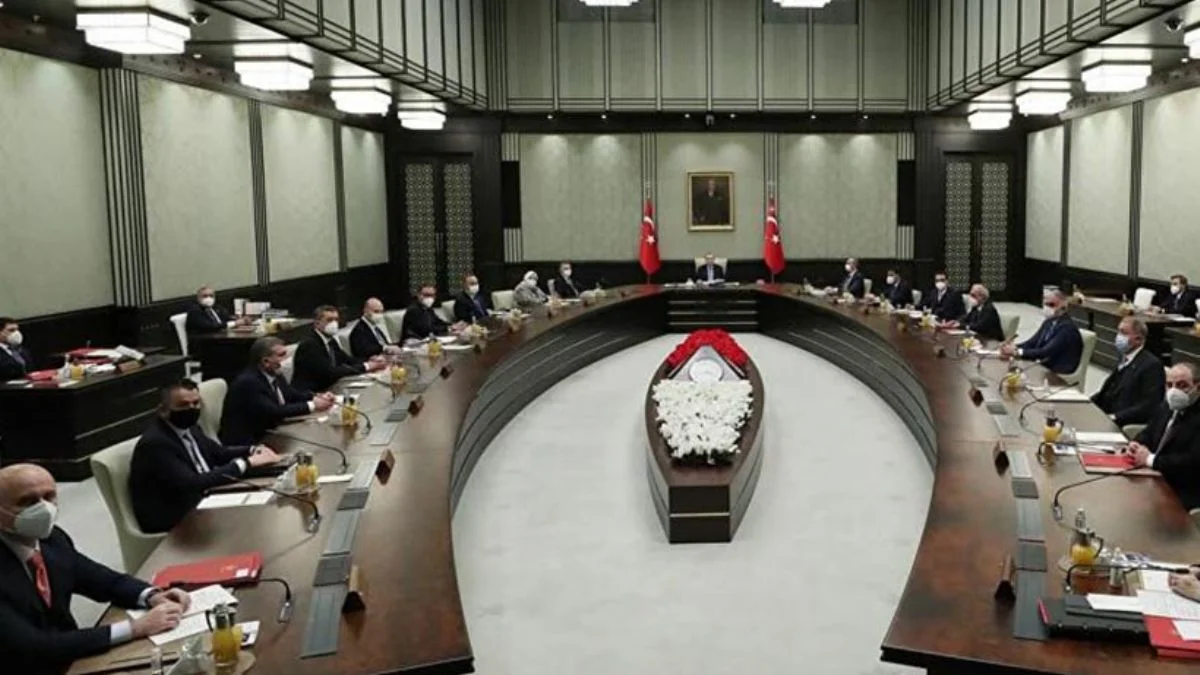 Normalleşmede yeni adımlar için gözler Kabine'de