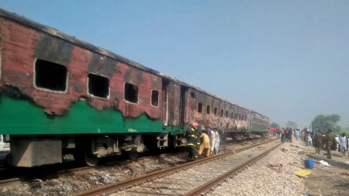 Pakistan'da tren kazası: Çok sayıda ölü ve yaralı var