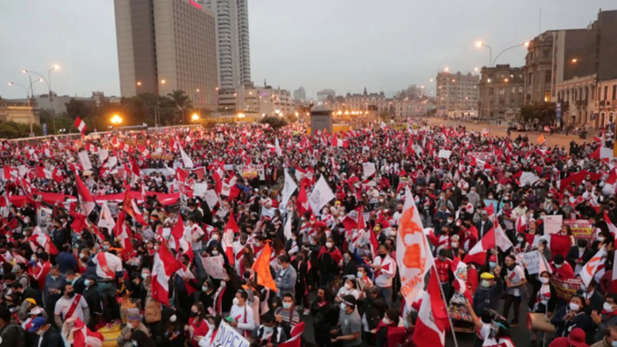 Peru'da sol parti destekçileri ayakta