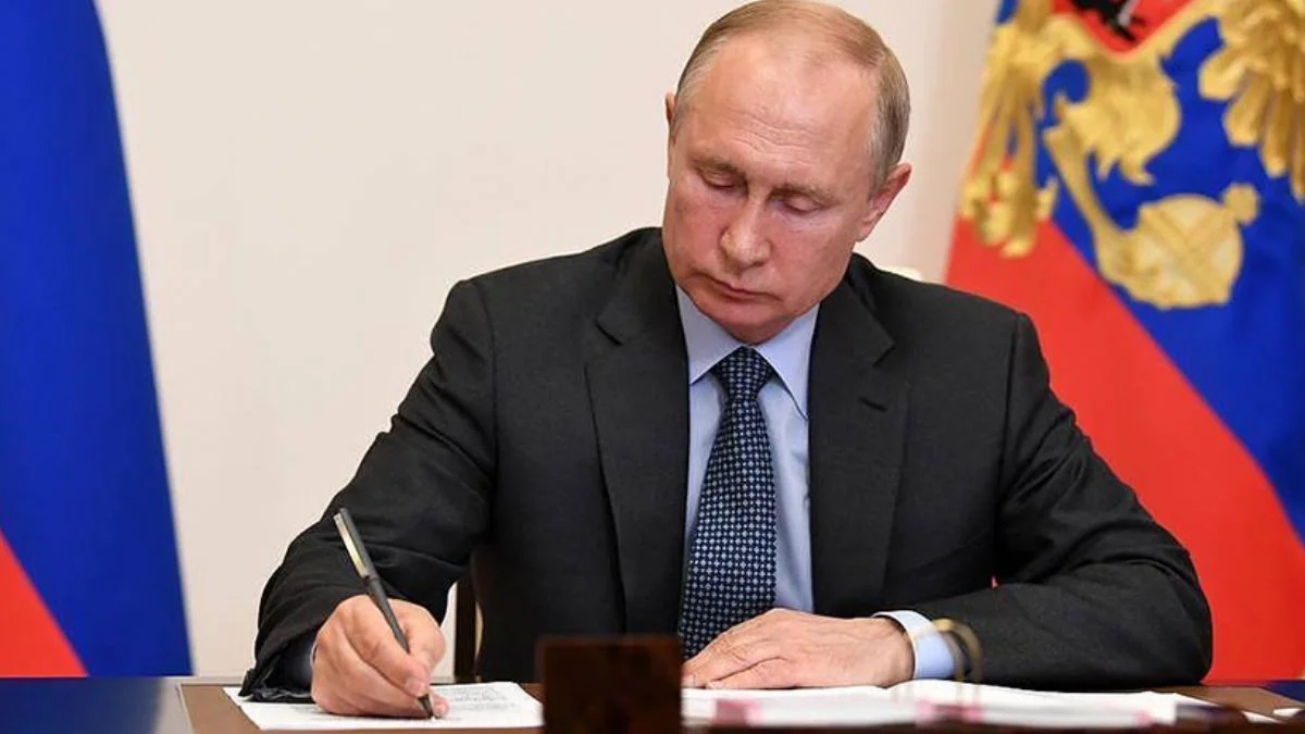 Putin, Rusya'nın çekilmesine ilişkin yasayı imzaladı