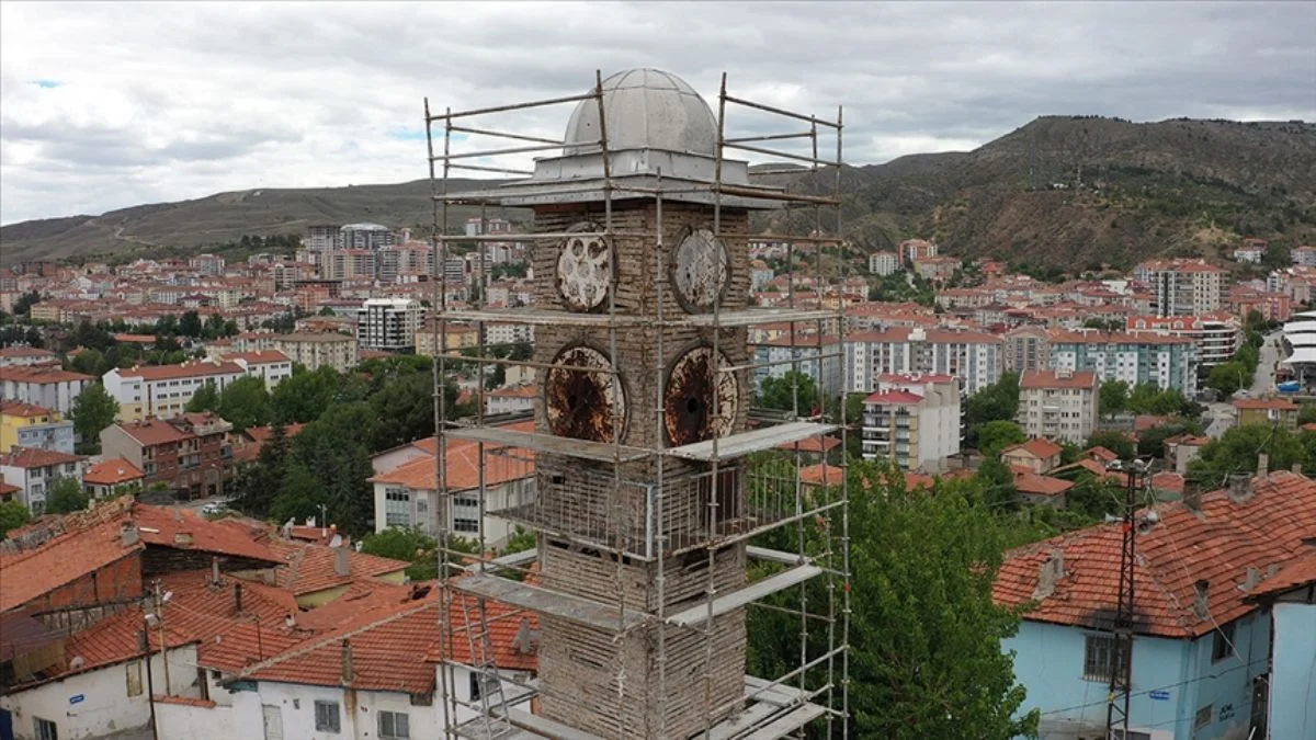 Saati İsviçre'den getirildi