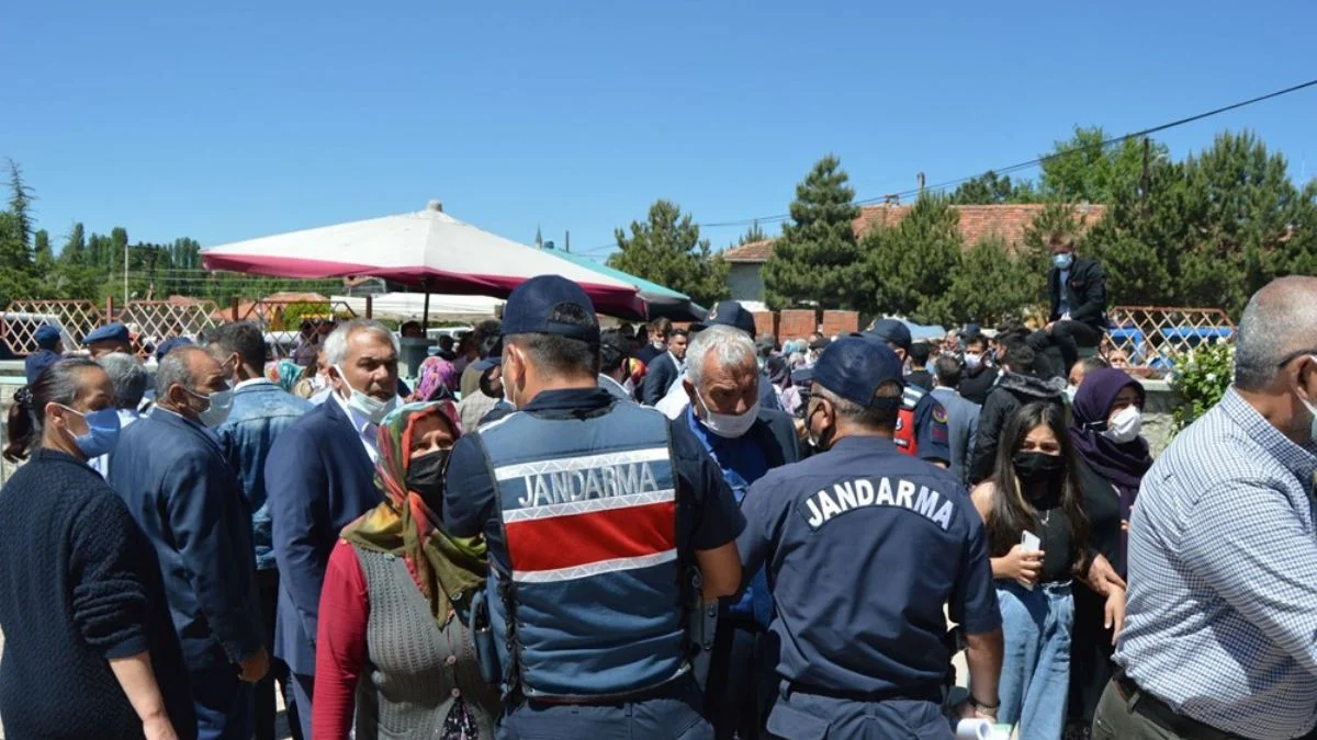 Sandıktaki kavgaya gazlı müdahale (765 köy/mahallede seçim)