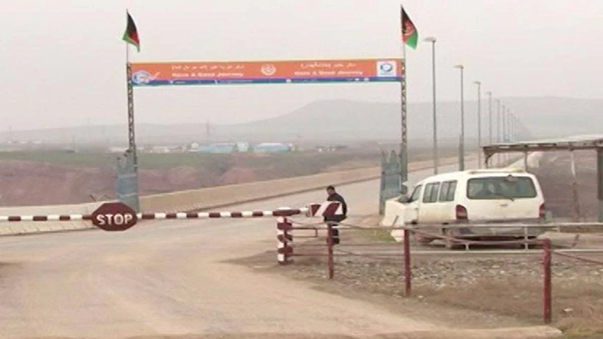 Şirhan sınır kapısı da Taliban'ın kontrolüne geçti