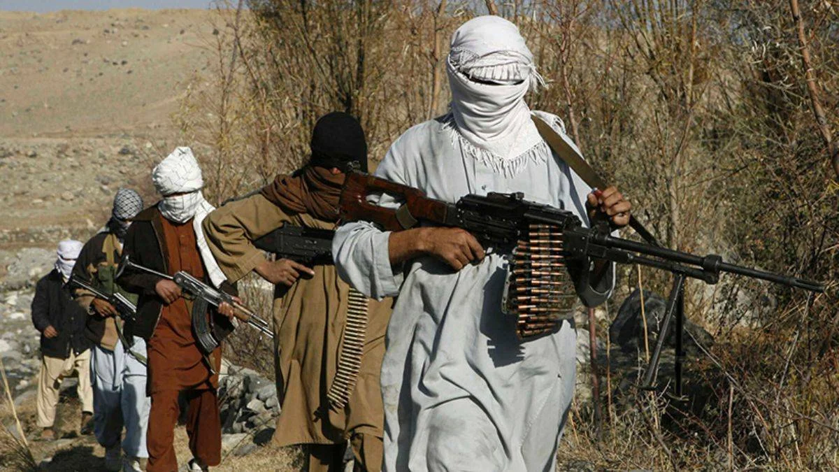 Taliban'ın ilerleyişi sürüyor: 2 ilçeyi daha ele geçirdiler