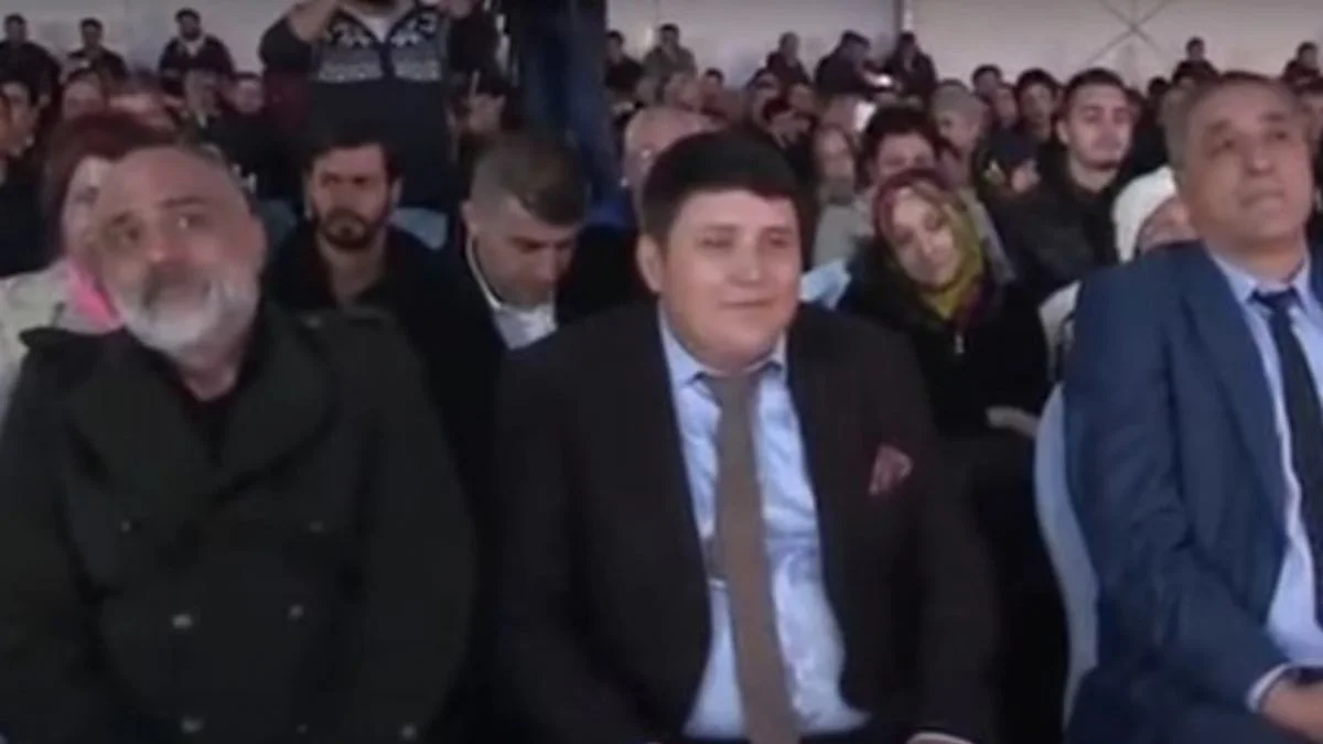 ''Tosuncuk''un sahneye "Fatih'in İstanbul'u fethettiği yaştasın" müziği ile çıktığı görüntüler