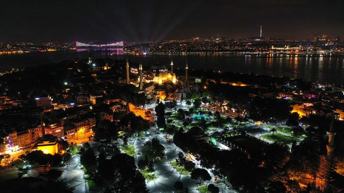 Türkiye genelinde Kovid-19 tedbirleri kapsamında sokağa çıkma kısıtlaması başladı
