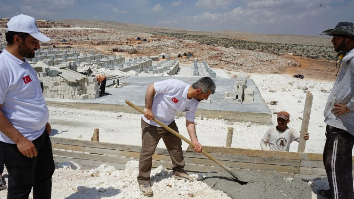 Yedi Başak'tan İdlib'e 500 briket ev