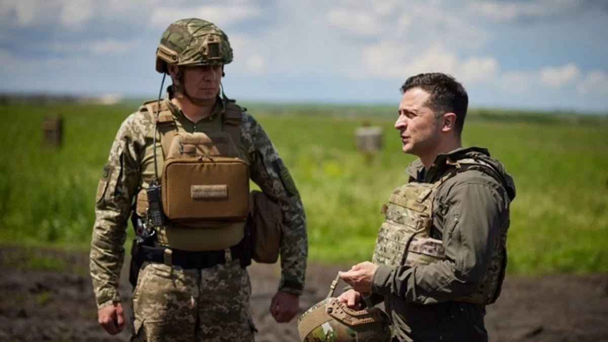 Zelenskiy'den Donbas'taki askerlere ziyaret