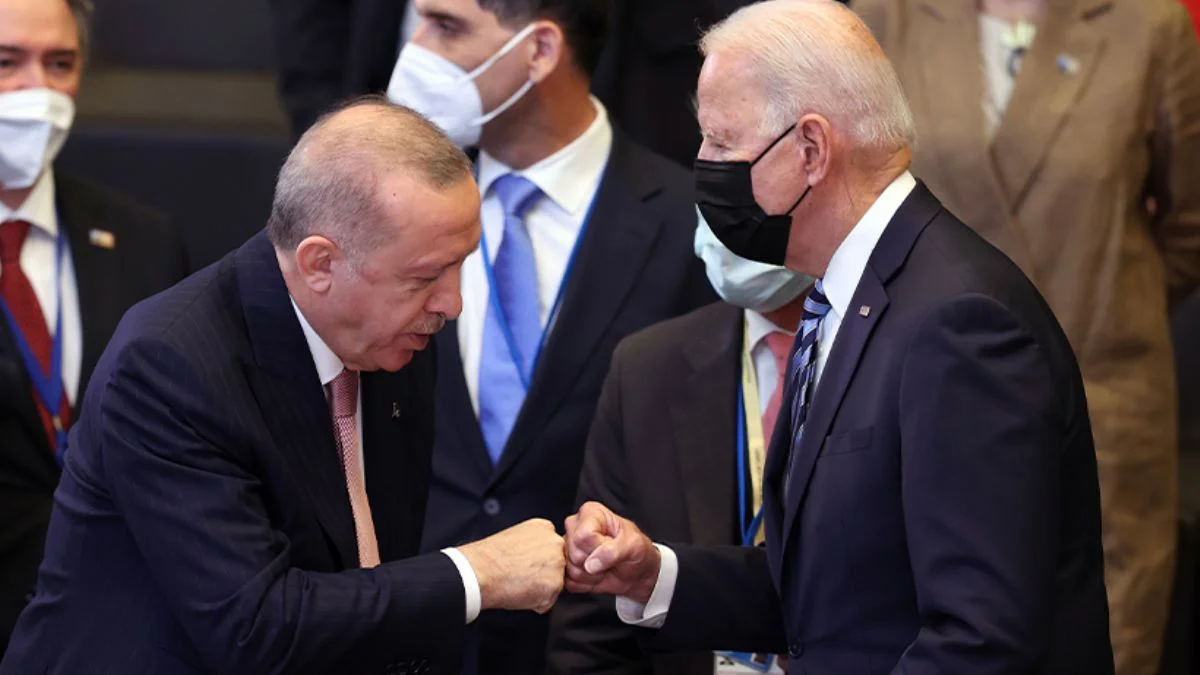 Zirvede Erdoğan ile Biden arasında ilk temas