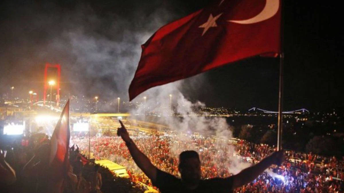 "15 Temmuz'u unutturmak için ortalığı yalan çamuruna boğuyorlar"