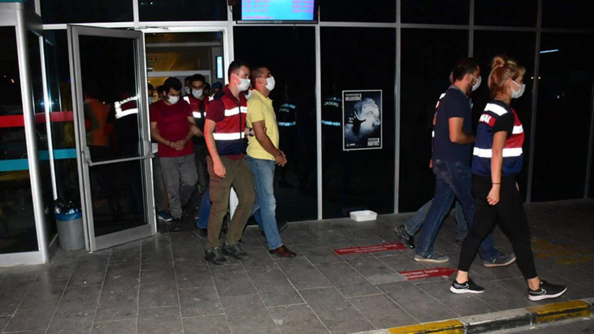 47 ilde FETÖ'nün TSK yapılanmasına operasyon