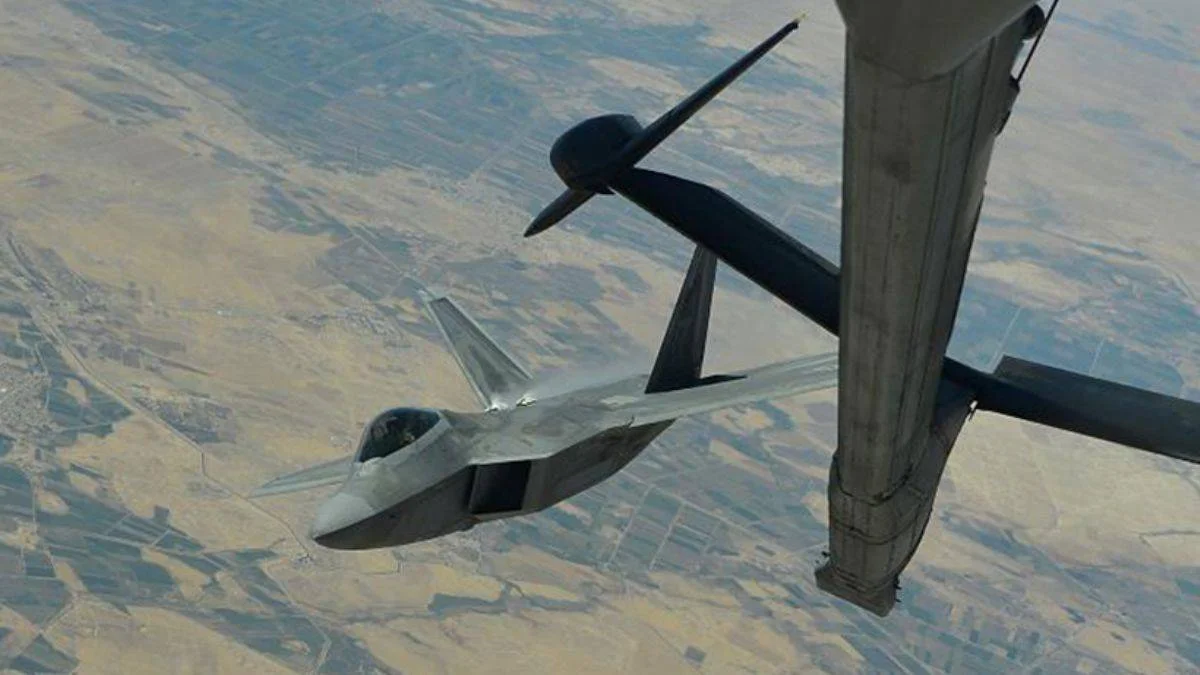 ABD, Çin'e gözdağı vermek için F-22'leri gönderiyor