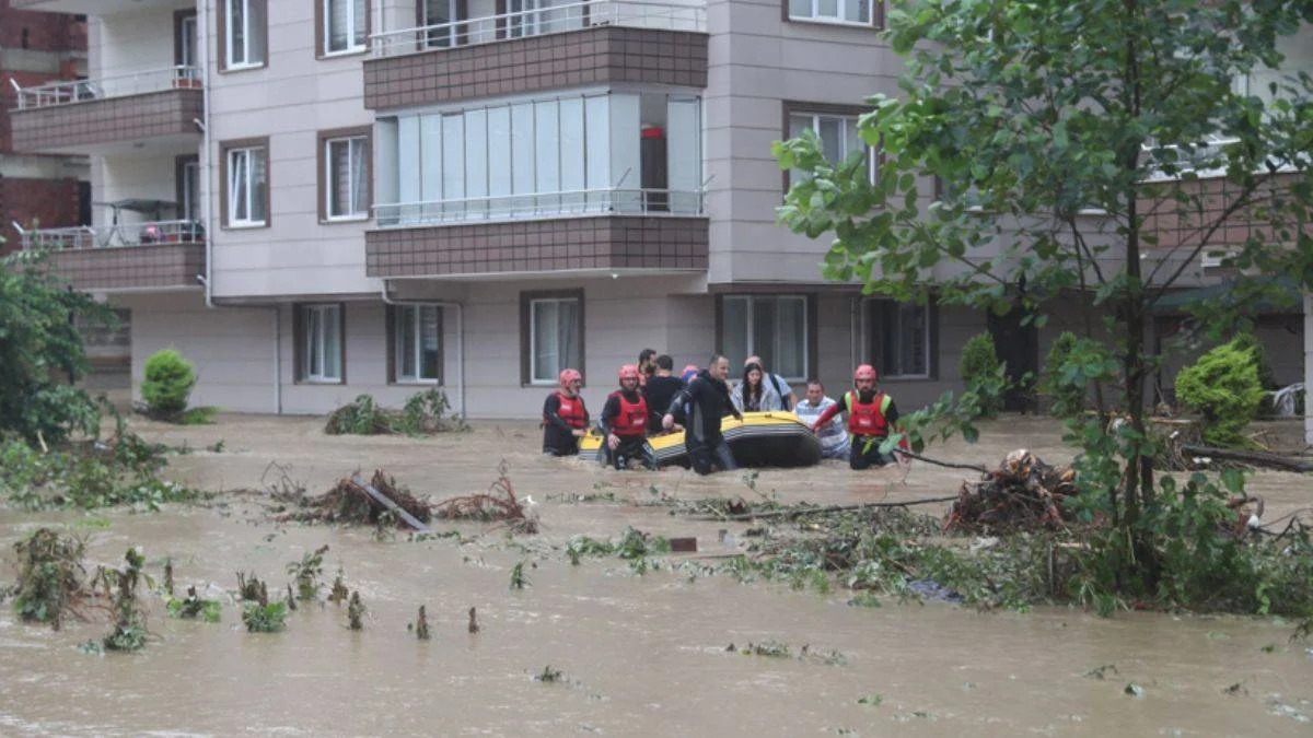 AFAD duyurdu: Arhavi'de yaklaşık 200 kişi tahliye edildi
