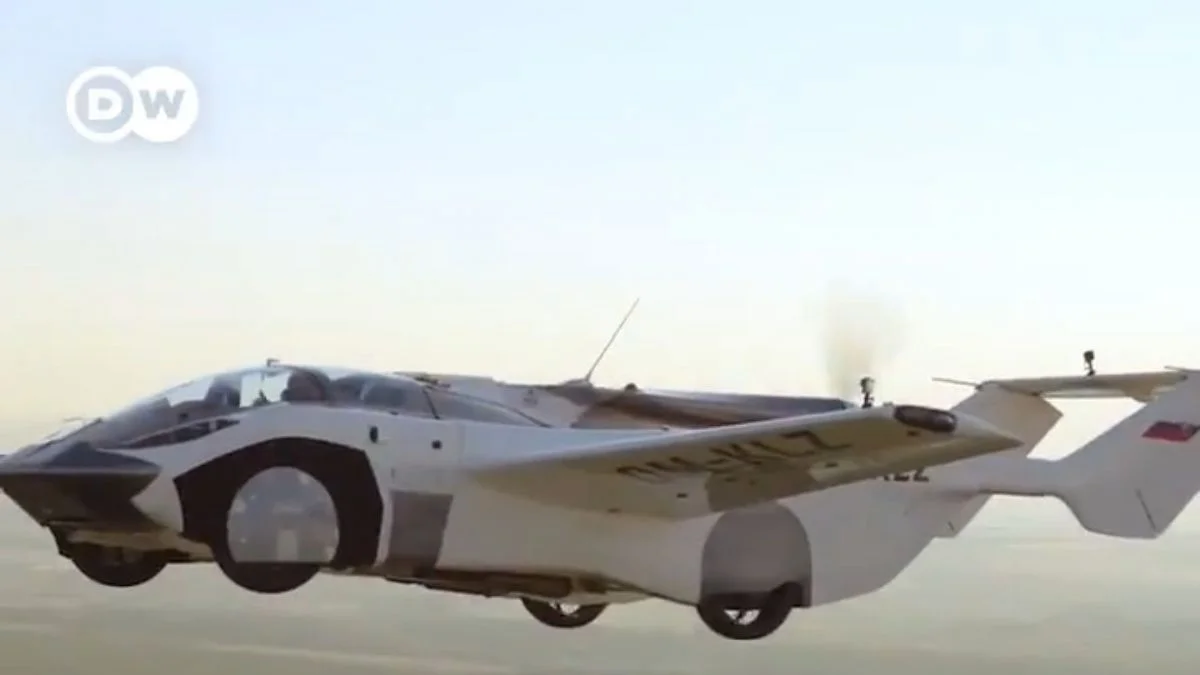 AirCar Üç dakikadan kısa sürede otomobilden uçağa veya uçaktan otomobile dönüşebiliyor