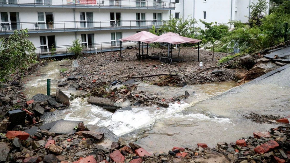 Almanya'da sellerde hayatını kaybedenlerin sayısı 42'ye çıktı