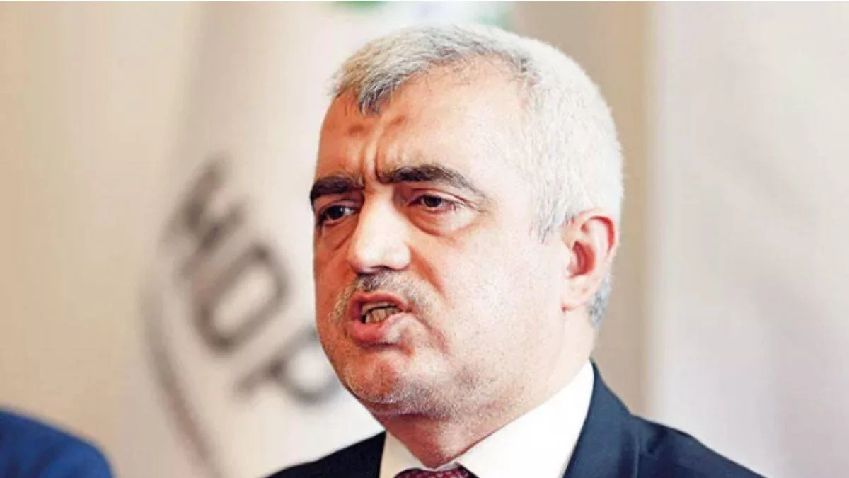 'Anayasa Mahkemesi'ni kimler aldatıyor?'