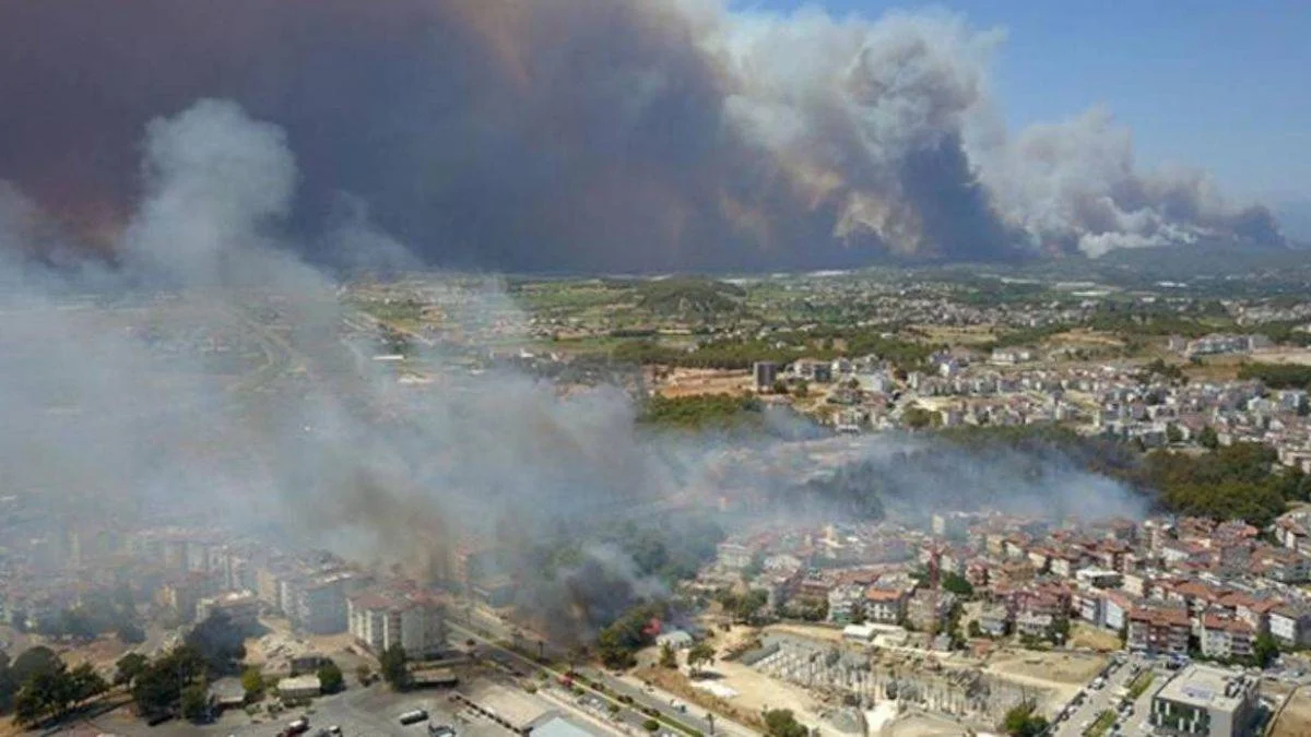 Antalya Manavgat'taki yangında hangi mahalleler boşaltıldı? Antalya'daki yangın söndürüldü mü?