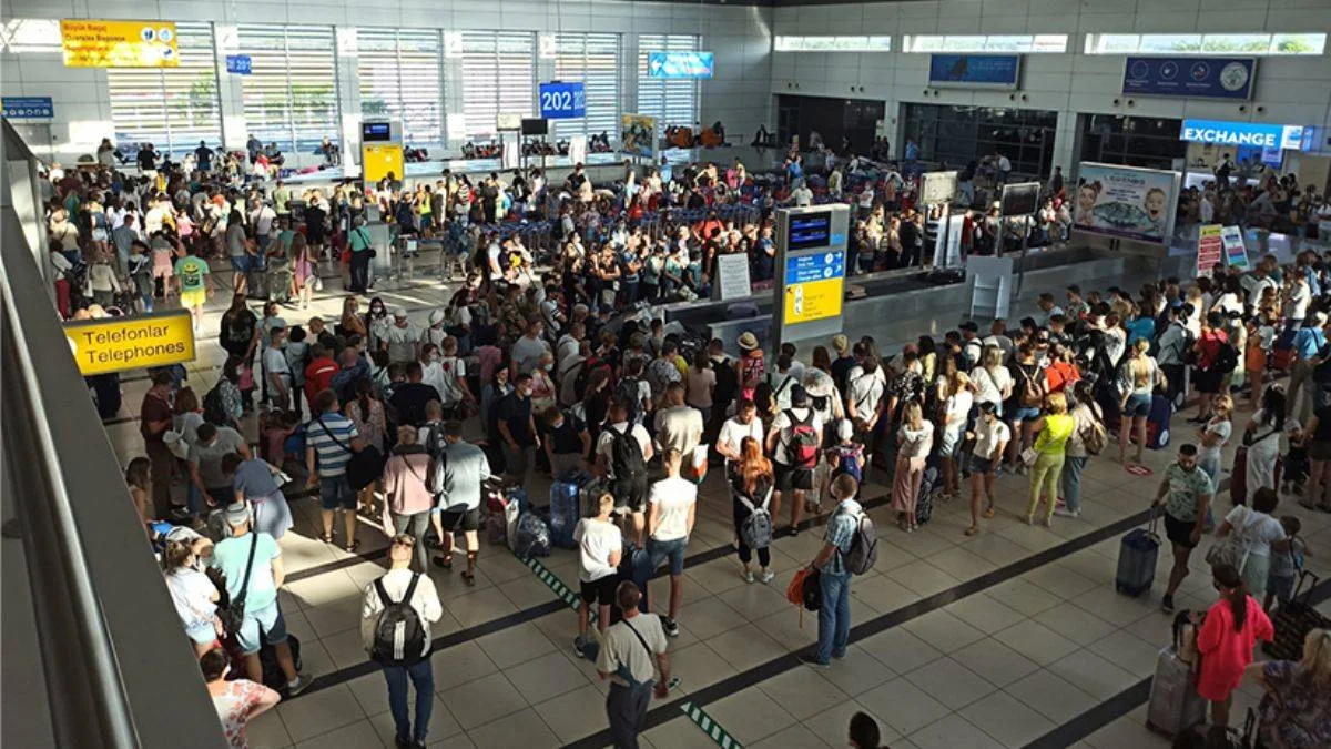 Antalya'ya gökten turist yağıyor