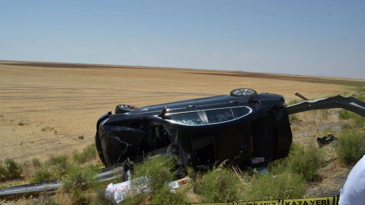 Bariyer, otomobile saplandı: 2 ölü, 4 yaralı