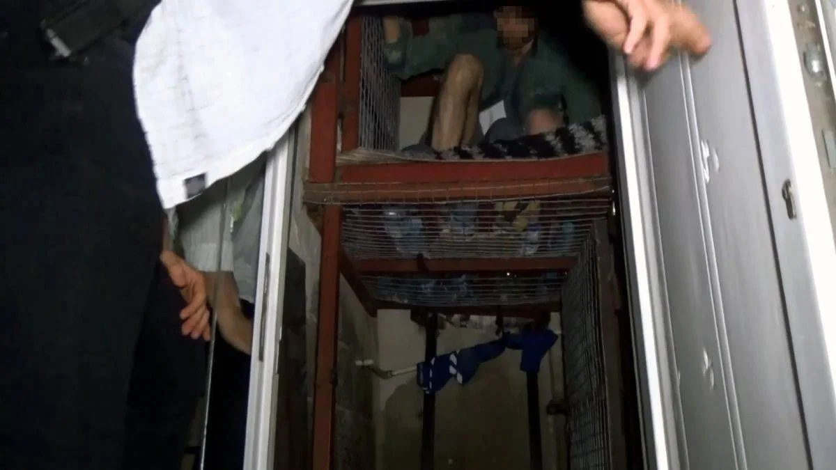 Baskın yapılan çetenin 2 kişiyi çelik kafeste hapsettiği ortaya çıktı
