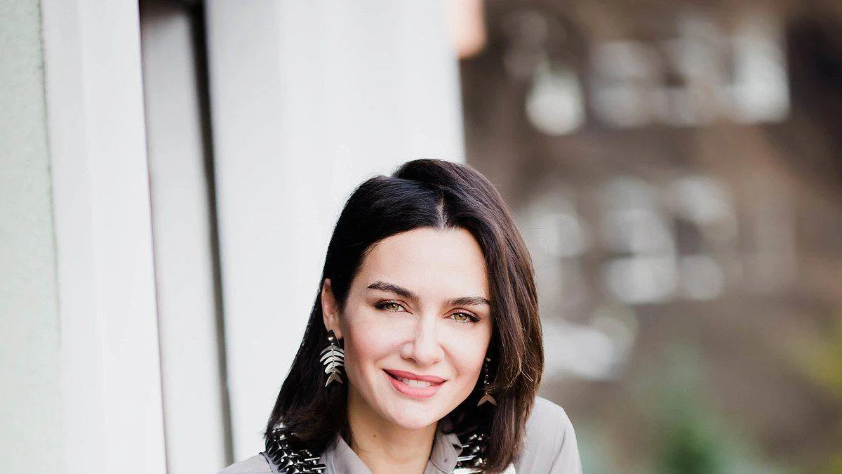 Birce Akalay kimdir?