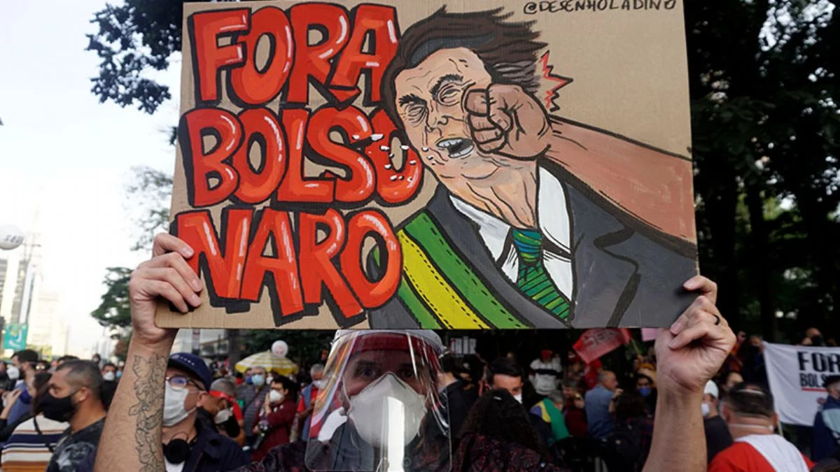 Brezilya'da binlerce kişi Bolsonaro'ya karşı yürüdü
