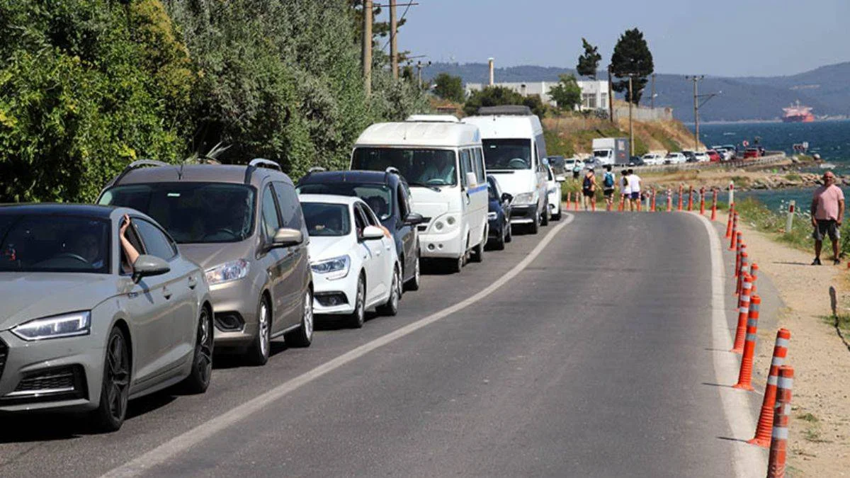Çanakkale feribot iskelelerinde bayram tatili yoğunluğu