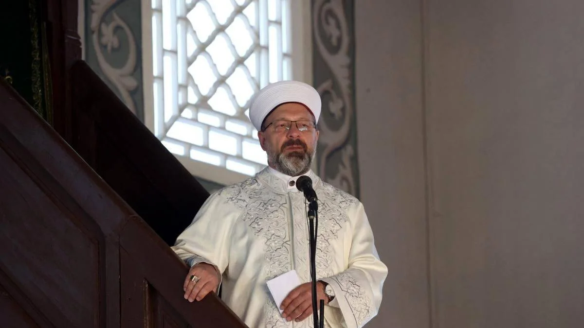 Erbaş'ın Cuma hutbesinde 'İslam'ı istismar' uyarısı