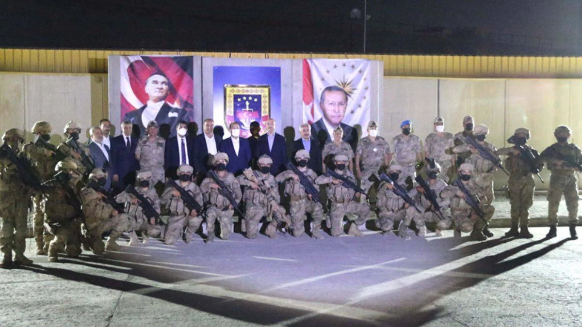Erdoğan, üs bölgesindeki askerlerin bayramını kutladı