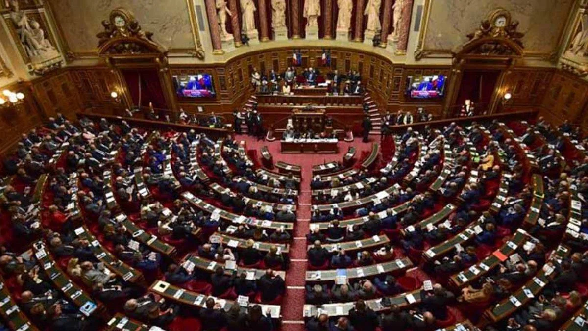 Fransa Parlamentosu tartışmalı yasa tasarısını onayladı