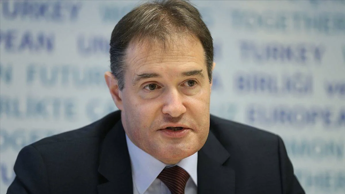 Frontex Direktörü Leggeri'nin Yunanistan'ın mültecileri geri ittiğine dair delilleri sildirdiği iddia edildi