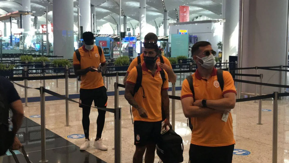 Galatasaray kafilesi Yunanistan'a kabul edilmedi: Türkiye'ye geri dönüyorlar