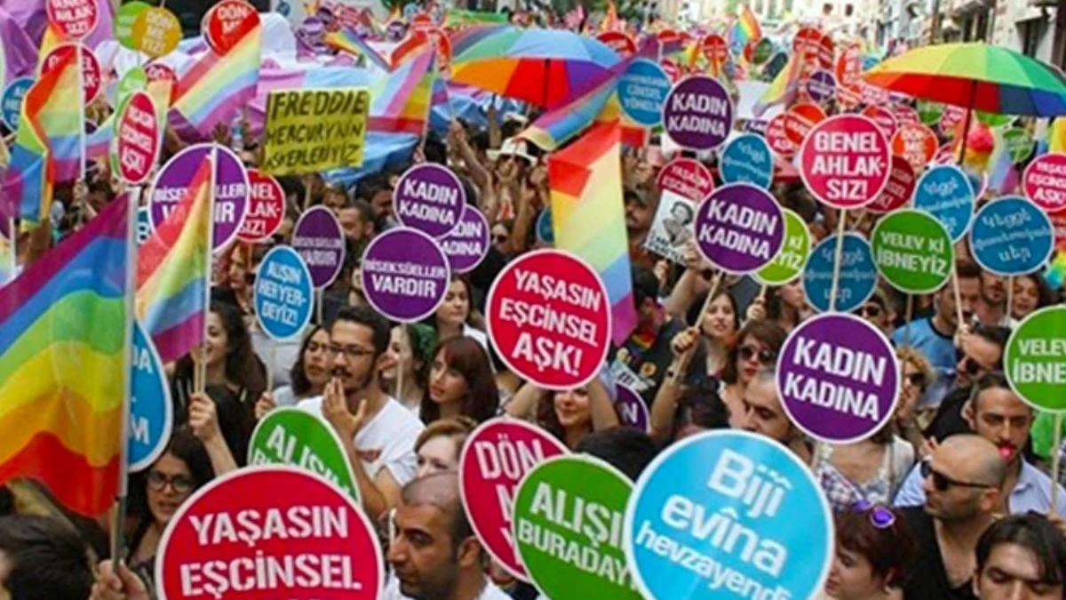 "Geliyorum diyen felâket geldi, kapıya dayandı: Ey devlet, uyuma!"