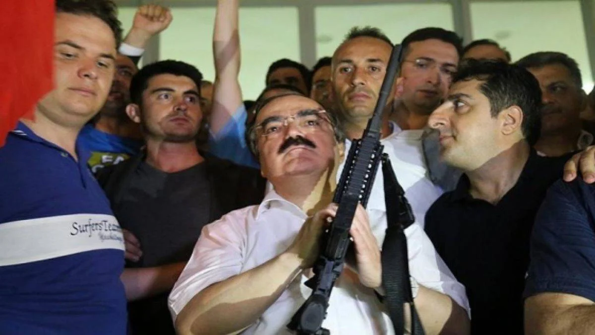 Hüseyin Avni Coş vefat etti