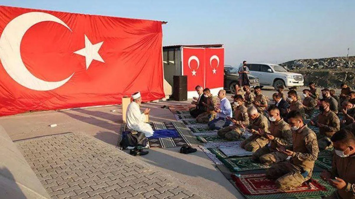İçişleri Bakanı Soylu, Şırnak'ta askerlerle bayramlaştı