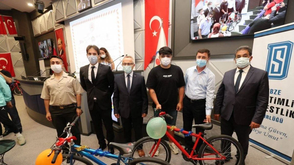İnfazlarını İyi Halli Tamamlayan Gençlere Bisiklet Hediye Edildi