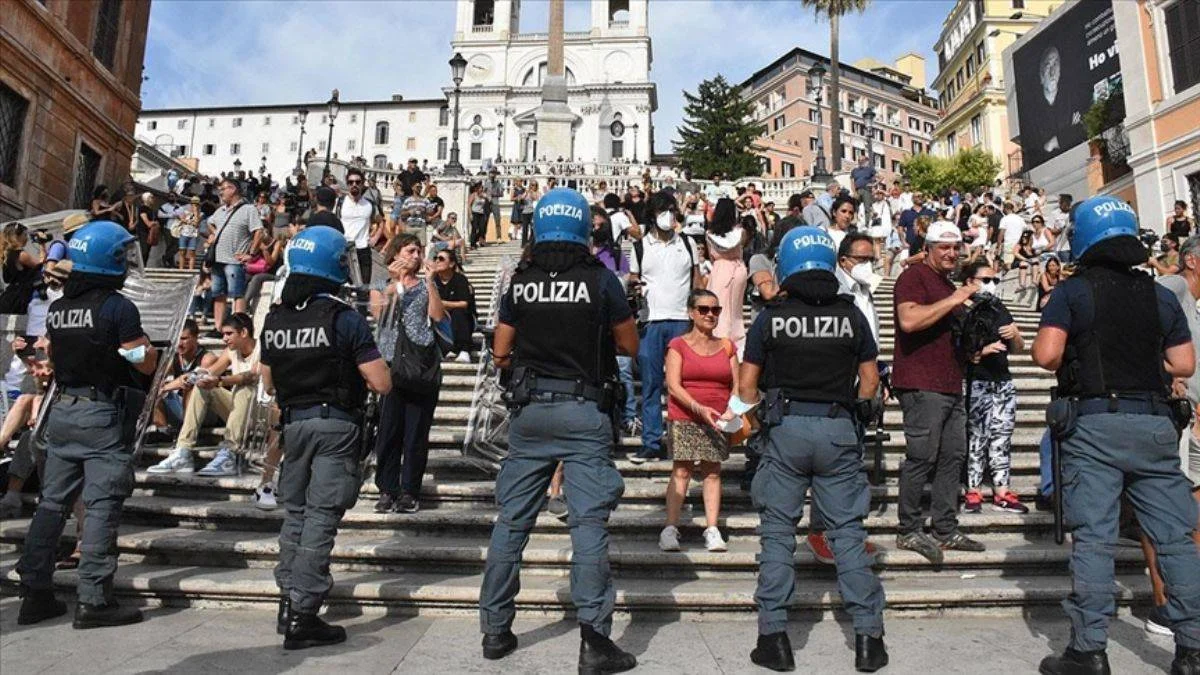 İtalya'da 'Yeşil Geçiş' protesto edildi