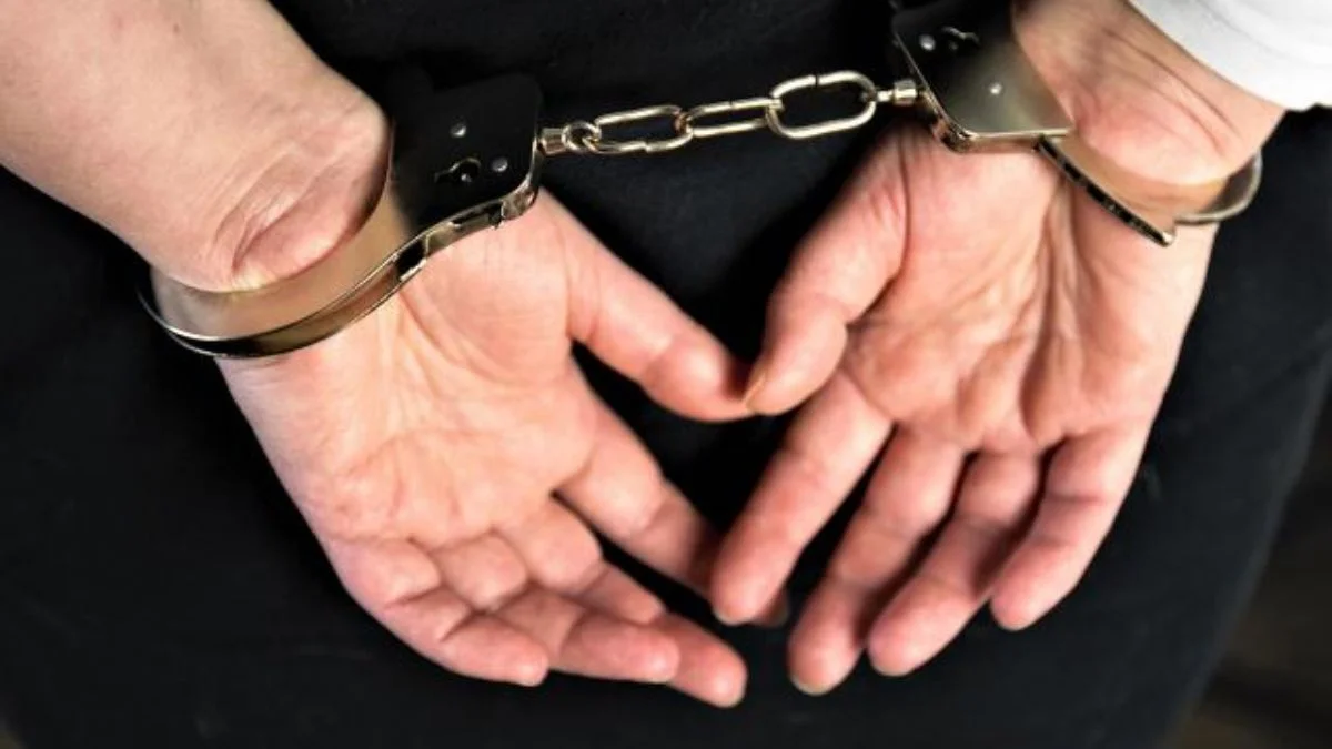 İzmir'de FETÖ operasyonu: 17 kişi gözaltına alındı