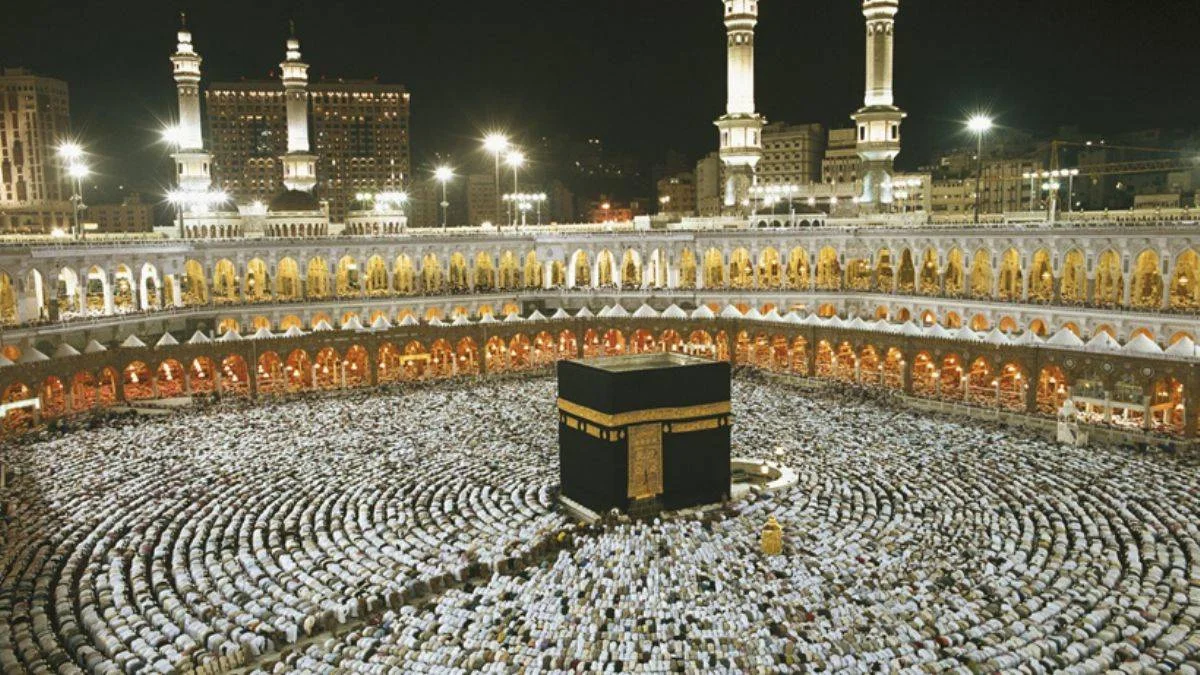 Kabe'de hacılara robotlar hizmet edecek